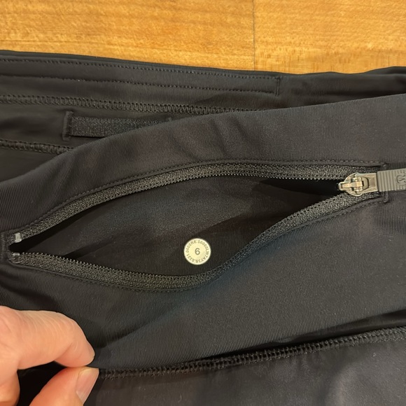 Size 6 Lululemon speed shorts - Picture 5 of 8